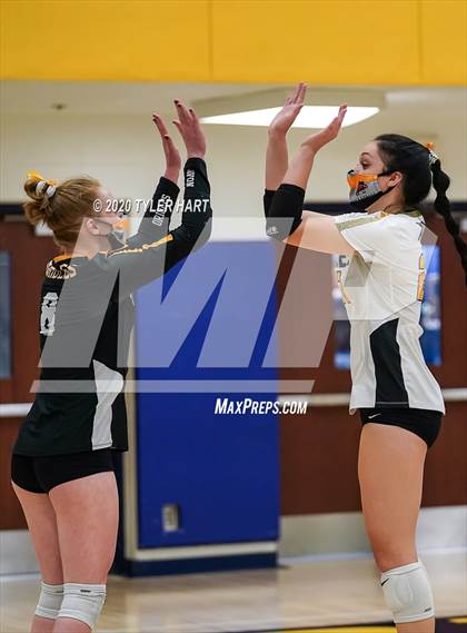 Thumbnail 3 in Plainfield vs. Avon (IHSAA 4A Sectional Semifinal) photogallery.