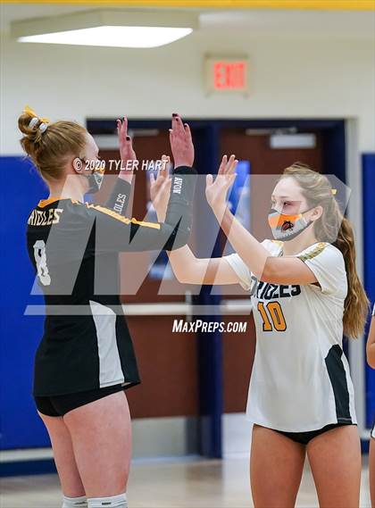 Thumbnail 1 in Plainfield vs. Avon (IHSAA 4A Sectional Semifinal) photogallery.
