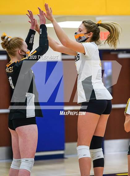 Thumbnail 2 in Plainfield vs. Avon (IHSAA 4A Sectional Semifinal) photogallery.