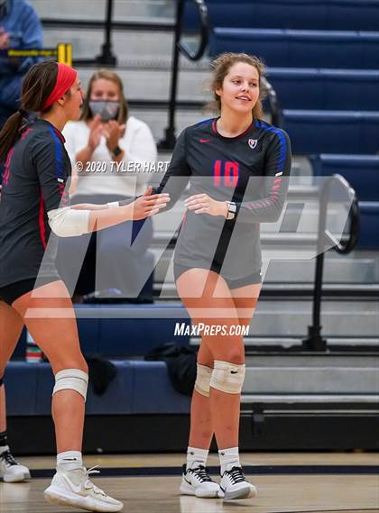 Thumbnail 2 in Plainfield vs. Avon (IHSAA 4A Sectional Semifinal) photogallery.
