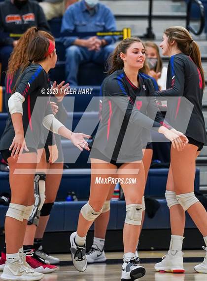 Thumbnail 3 in Plainfield vs. Avon (IHSAA 4A Sectional Semifinal) photogallery.