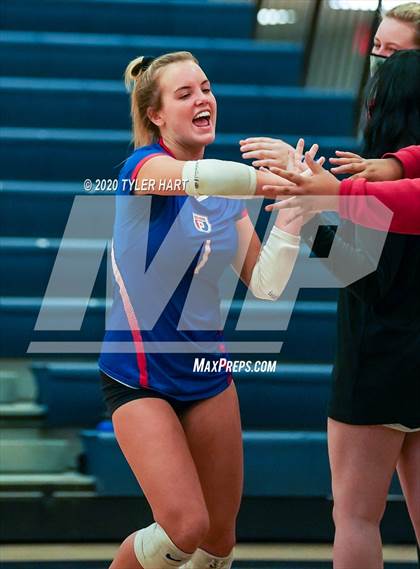 Thumbnail 2 in Plainfield vs. Avon (IHSAA 4A Sectional Semifinal) photogallery.