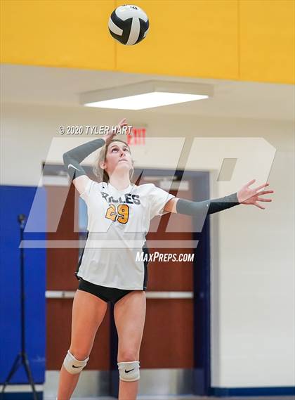 Thumbnail 2 in Plainfield vs. Avon (IHSAA 4A Sectional Semifinal) photogallery.