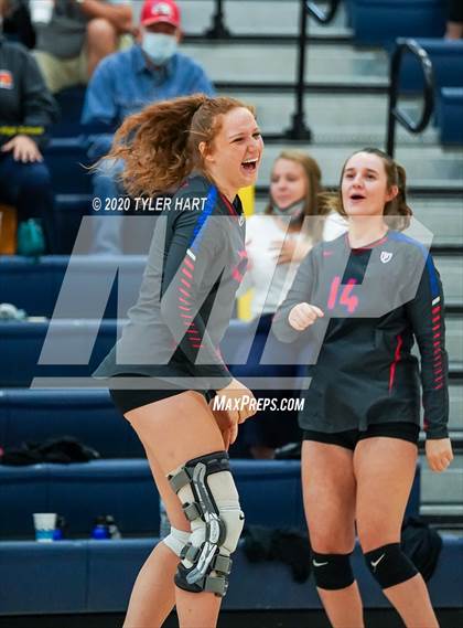 Thumbnail 1 in Plainfield vs. Avon (IHSAA 4A Sectional Semifinal) photogallery.