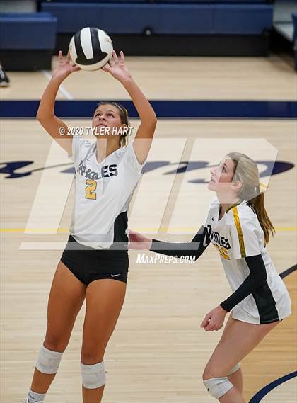 Thumbnail 3 in Plainfield vs. Avon (IHSAA 4A Sectional Semifinal) photogallery.