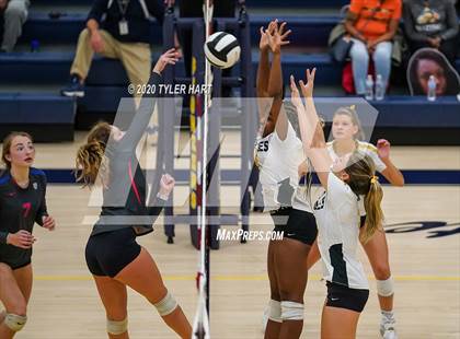 Thumbnail 1 in Plainfield vs. Avon (IHSAA 4A Sectional Semifinal) photogallery.