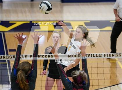 Thumbnail 3 in Plainfield vs. Avon (IHSAA 4A Sectional Semifinal) photogallery.