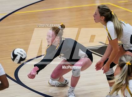 Thumbnail 2 in Plainfield vs. Avon (IHSAA 4A Sectional Semifinal) photogallery.