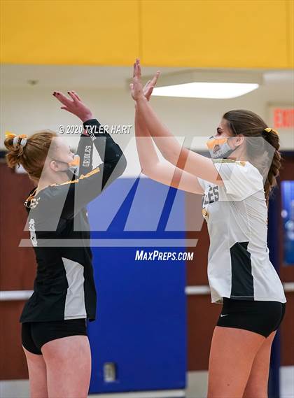 Thumbnail 3 in Plainfield vs. Avon (IHSAA 4A Sectional Semifinal) photogallery.