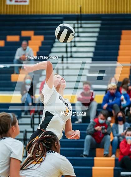 Thumbnail 2 in Plainfield vs. Avon (IHSAA 4A Sectional Semifinal) photogallery.