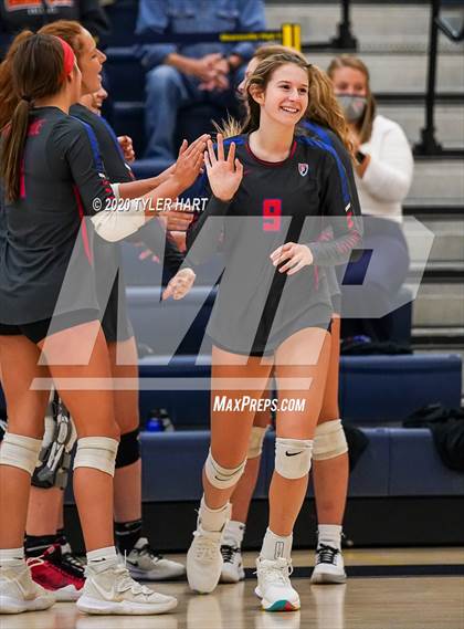 Thumbnail 1 in Plainfield vs. Avon (IHSAA 4A Sectional Semifinal) photogallery.