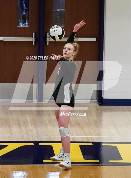 Thumbnail 2 in Plainfield vs. Avon (IHSAA 4A Sectional Semifinal) photogallery.