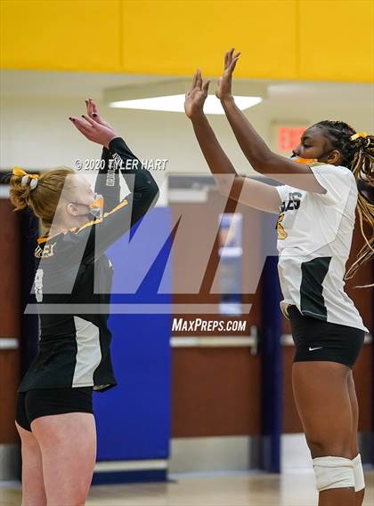 Thumbnail 3 in Plainfield vs. Avon (IHSAA 4A Sectional Semifinal) photogallery.