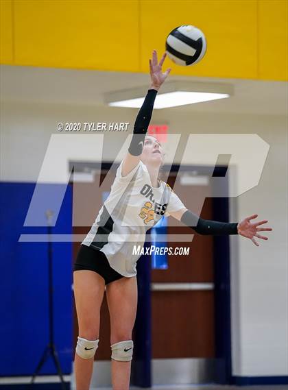Thumbnail 3 in Plainfield vs. Avon (IHSAA 4A Sectional Semifinal) photogallery.