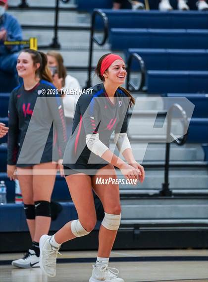Thumbnail 3 in Plainfield vs. Avon (IHSAA 4A Sectional Semifinal) photogallery.