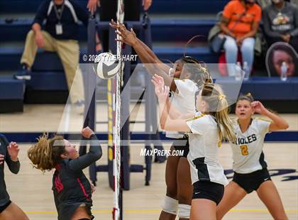 Thumbnail 2 in Plainfield vs. Avon (IHSAA 4A Sectional Semifinal) photogallery.