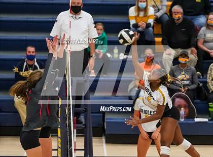 Thumbnail 2 in Plainfield vs. Avon (IHSAA 4A Sectional Semifinal) photogallery.