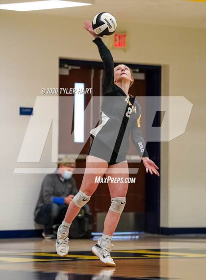 Thumbnail 1 in Plainfield vs. Avon (IHSAA 4A Sectional Semifinal) photogallery.