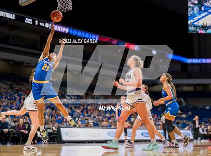 Thumbnail 3 in Boerne vs Sunnyvale (UIL 4A Basketball Semifinal) photogallery.