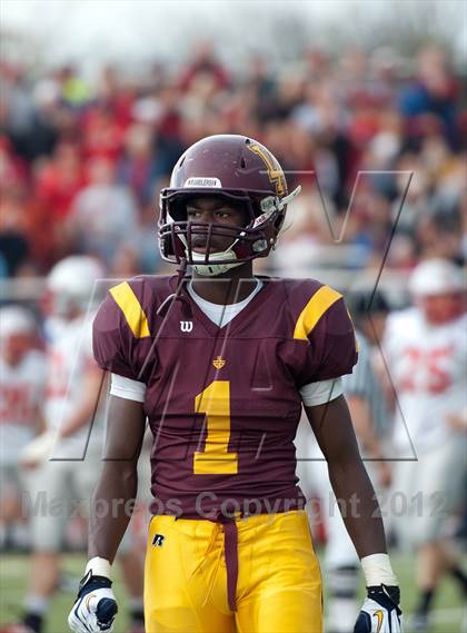 Thumbnail 2 in Loyola Academy vs. Palatine photogallery.