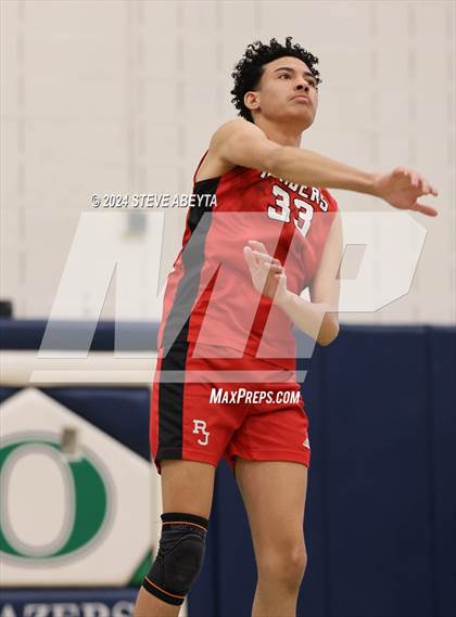 Thumbnail 2 in Regis Jesuit @ Overland photogallery.