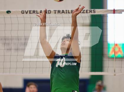 Thumbnail 3 in Regis Jesuit @ Overland photogallery.