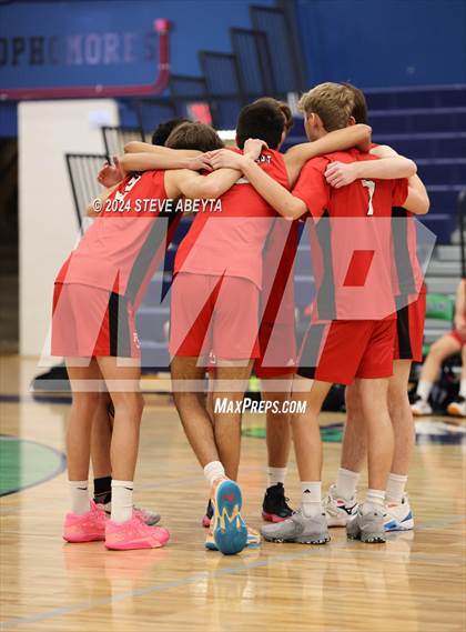 Thumbnail 1 in Regis Jesuit @ Overland photogallery.