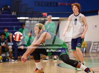 Thumbnail 3 in Regis Jesuit @ Overland photogallery.