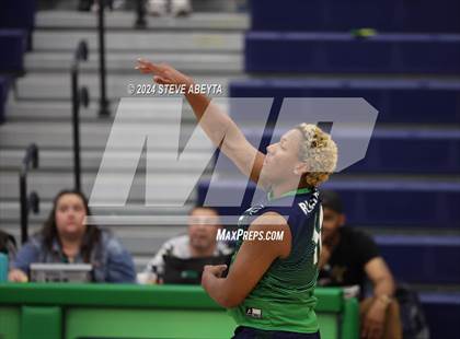 Thumbnail 1 in Regis Jesuit @ Overland photogallery.