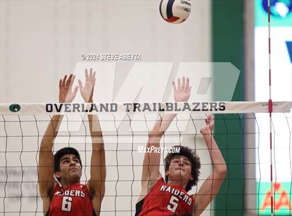 Thumbnail 2 in Regis Jesuit @ Overland photogallery.