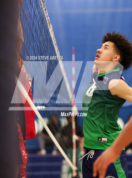 Thumbnail 2 in Regis Jesuit @ Overland photogallery.