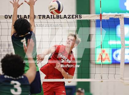 Thumbnail 3 in Regis Jesuit @ Overland photogallery.