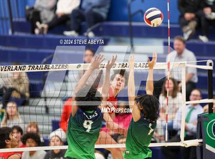 Thumbnail 3 in Regis Jesuit @ Overland photogallery.