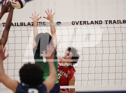 Thumbnail 2 in Regis Jesuit @ Overland photogallery.
