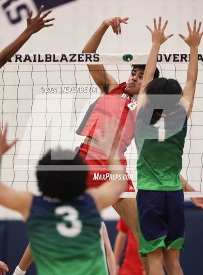 Thumbnail 1 in Regis Jesuit @ Overland photogallery.