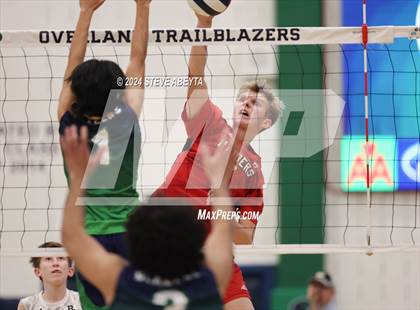 Thumbnail 2 in Regis Jesuit @ Overland photogallery.