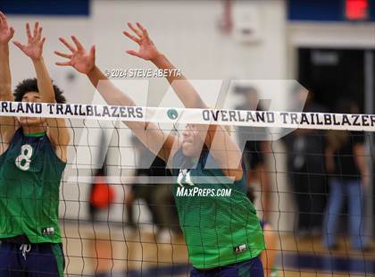 Thumbnail 2 in Regis Jesuit @ Overland photogallery.