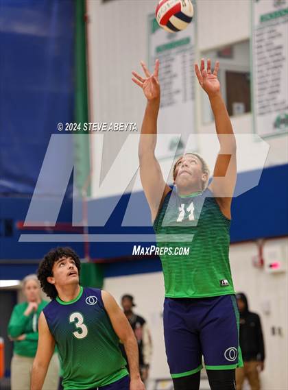 Thumbnail 2 in Regis Jesuit @ Overland photogallery.