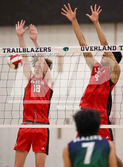 Thumbnail 2 in Regis Jesuit @ Overland photogallery.