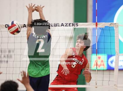 Thumbnail 3 in Regis Jesuit @ Overland photogallery.