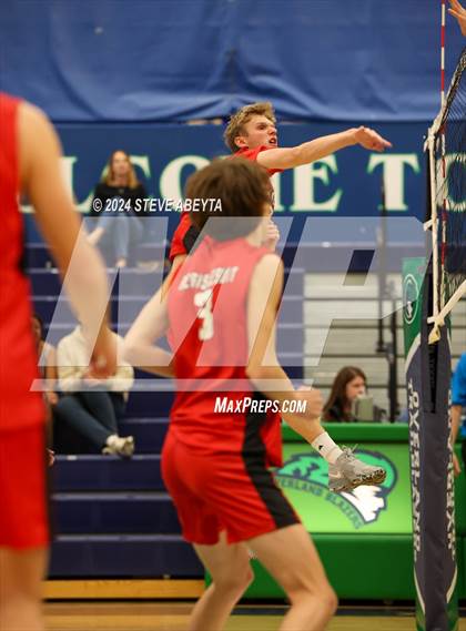 Thumbnail 2 in Regis Jesuit @ Overland photogallery.