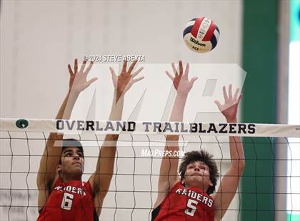 Thumbnail 1 in Regis Jesuit @ Overland photogallery.