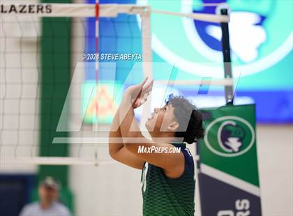 Thumbnail 1 in Regis Jesuit @ Overland photogallery.