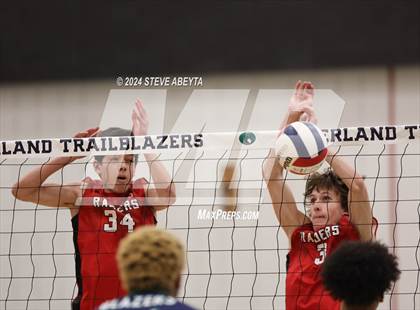 Thumbnail 2 in Regis Jesuit @ Overland photogallery.