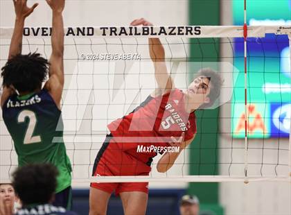 Thumbnail 2 in Regis Jesuit @ Overland photogallery.
