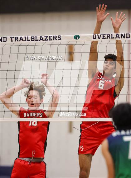 Thumbnail 1 in Regis Jesuit @ Overland photogallery.