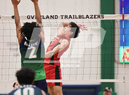 Thumbnail 1 in Regis Jesuit @ Overland photogallery.