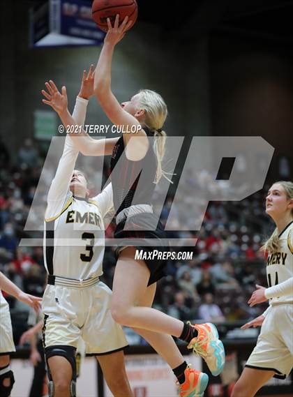 Thumbnail 2 in Grantsville vs. Emery (UHSAA 3A Semifinal) photogallery.