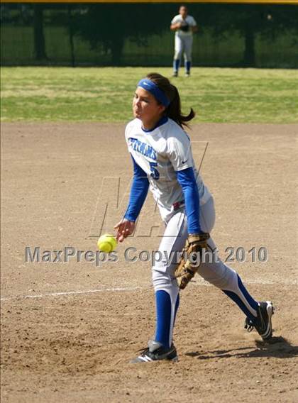 Thumbnail 2 in Frontier vs. Clovis North photogallery.