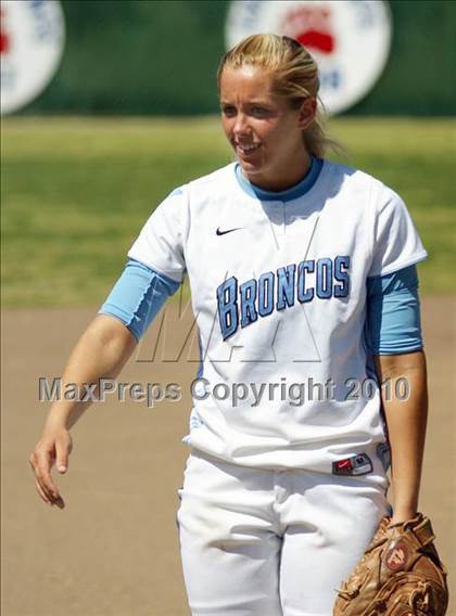 Thumbnail 2 in Frontier vs. Clovis North photogallery.